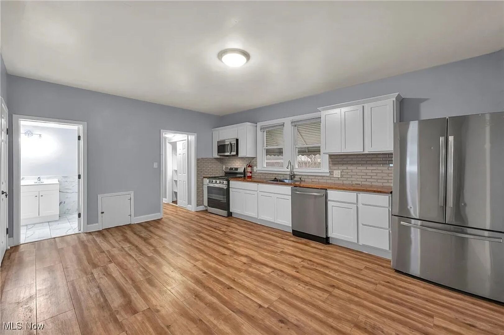 3884 E 54th Street Cleveland, OH 44105-3305