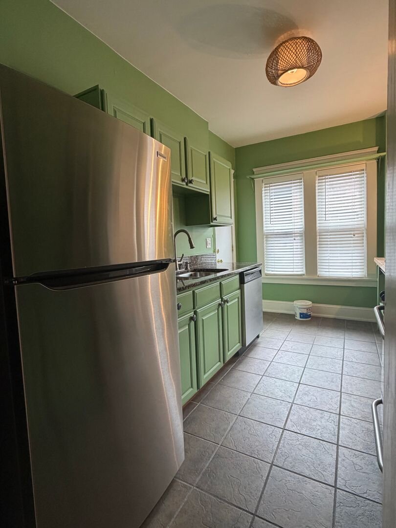 2476 Derbyshire Rd, Unit 6 Cleveland Heights, OH 44133