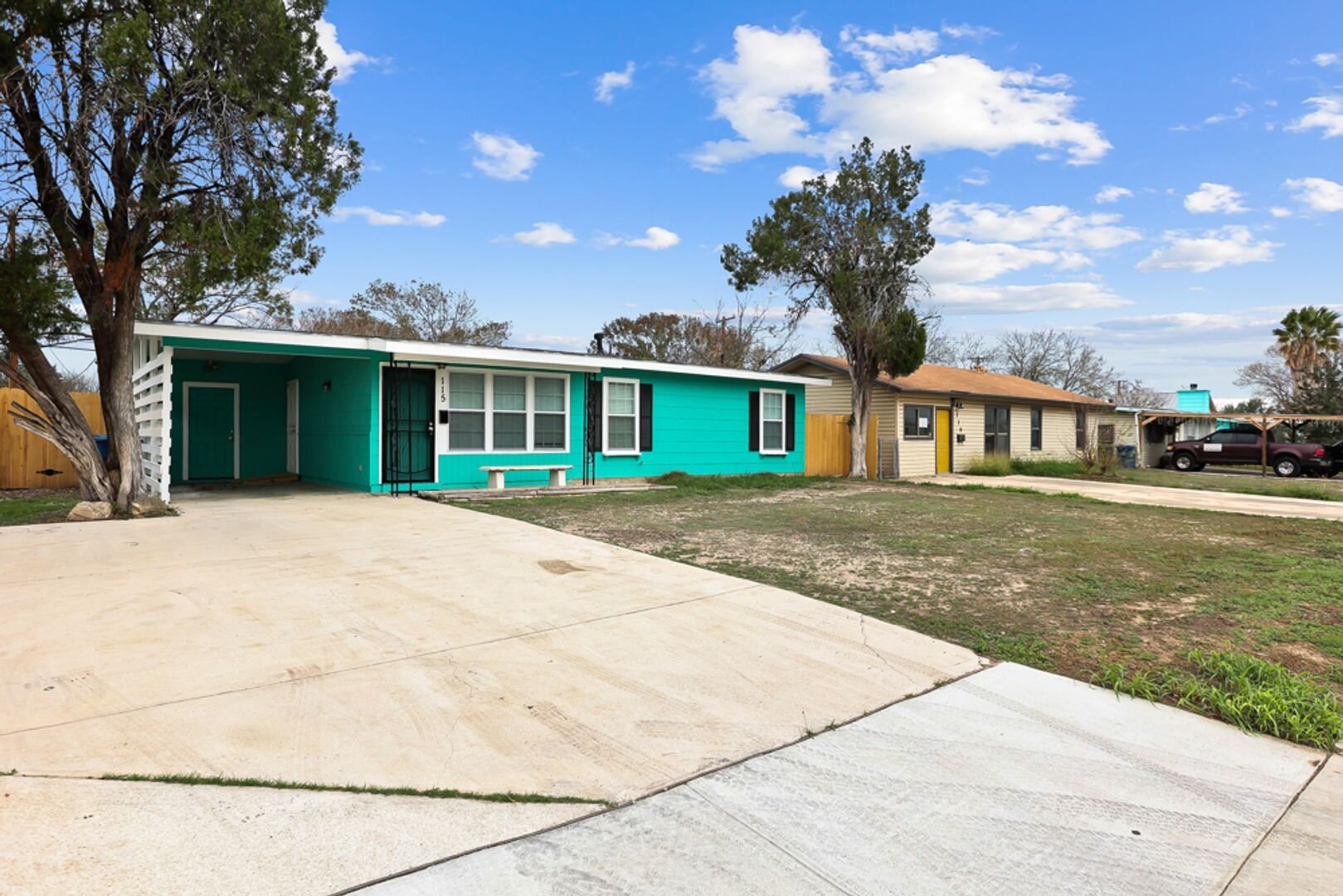 115 Harcourt San Antonio, TX 78223