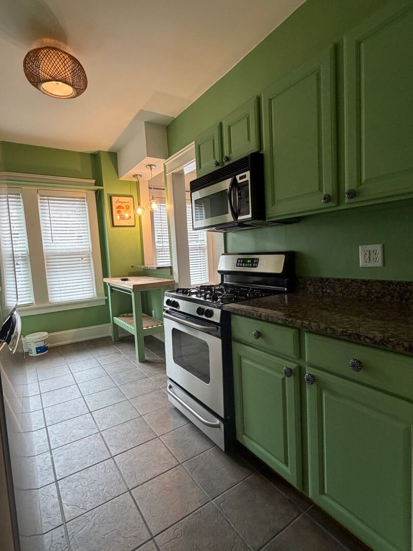 2476 Derbyshire Rd, Unit 6 Cleveland Heights, OH 44133