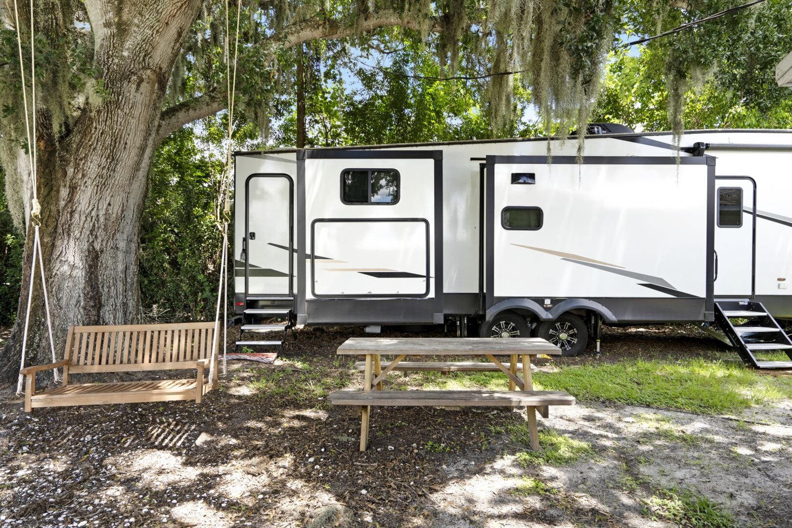 305 Linden Dr - 5th Wheel Ellenton, FL 34222