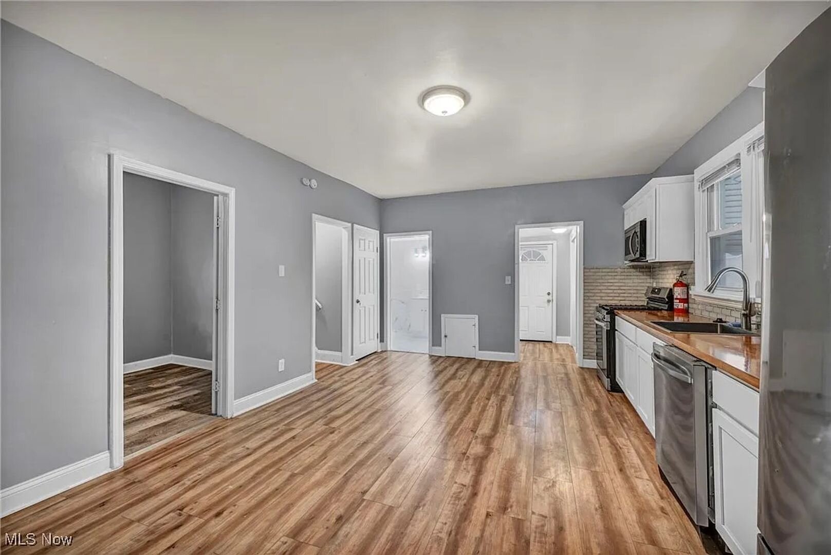 3884 E 54th Street Cleveland, OH 44105-3305