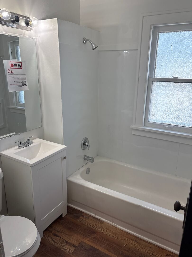 11909 Parkhill Avenue - Up Unit Cleveland, OH 44120