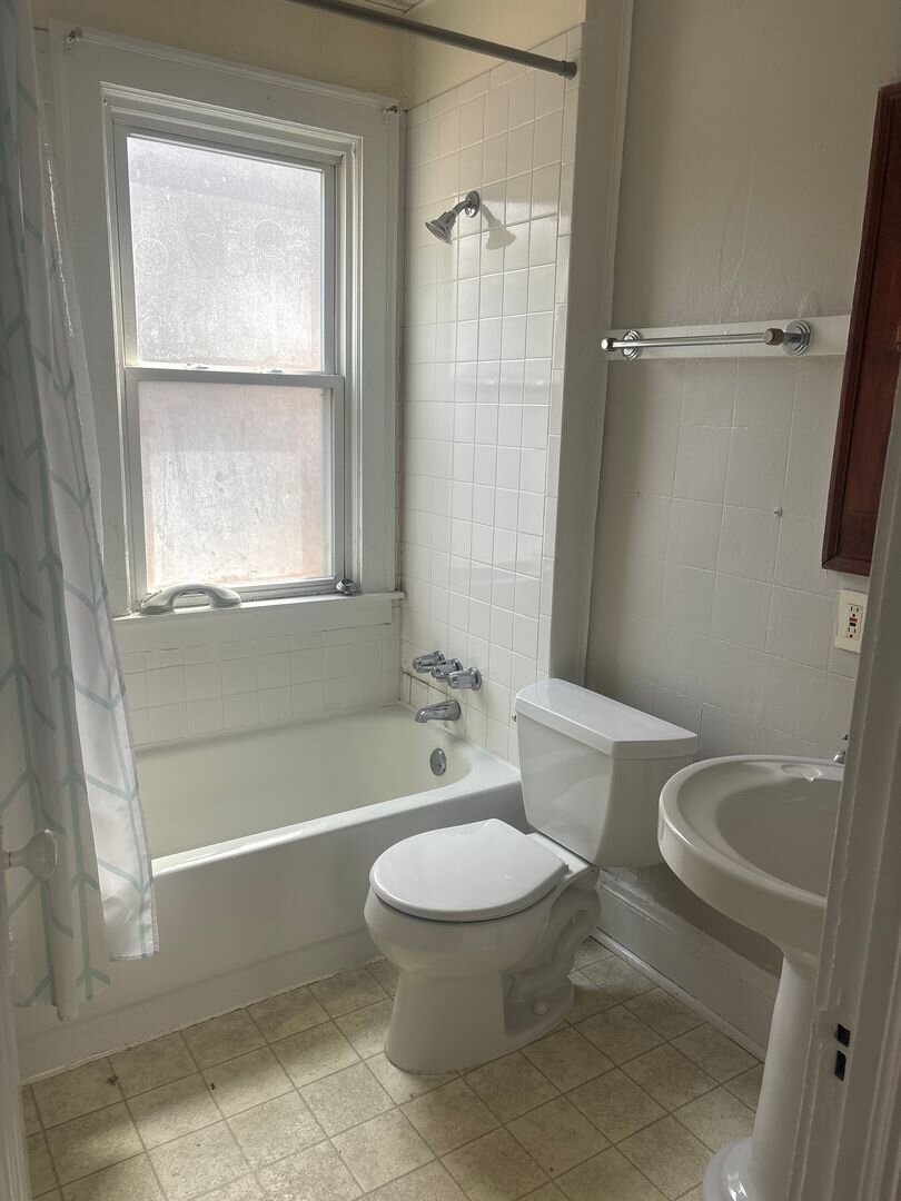 2059 Lewis Drive Unit 1 Lakewood, OH 44107