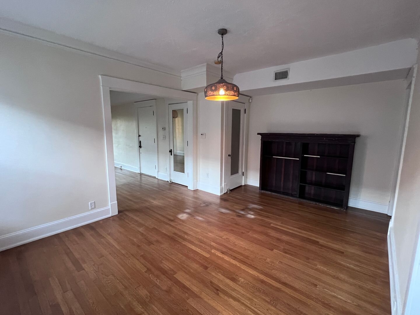 2476 Derbyshire Rd, Unit 6 Cleveland Heights, OH 44133