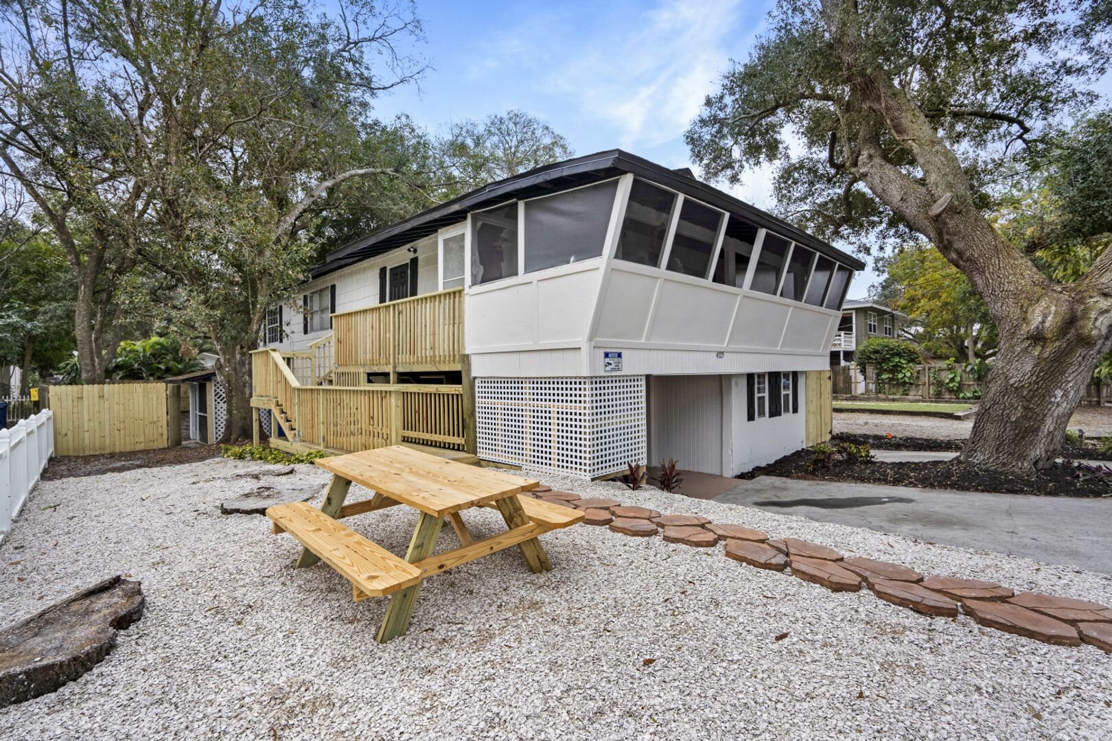 4705 Hollingsworth Ave - Upper Unit A 3 bed 2 bath Sarasota, FL 34233