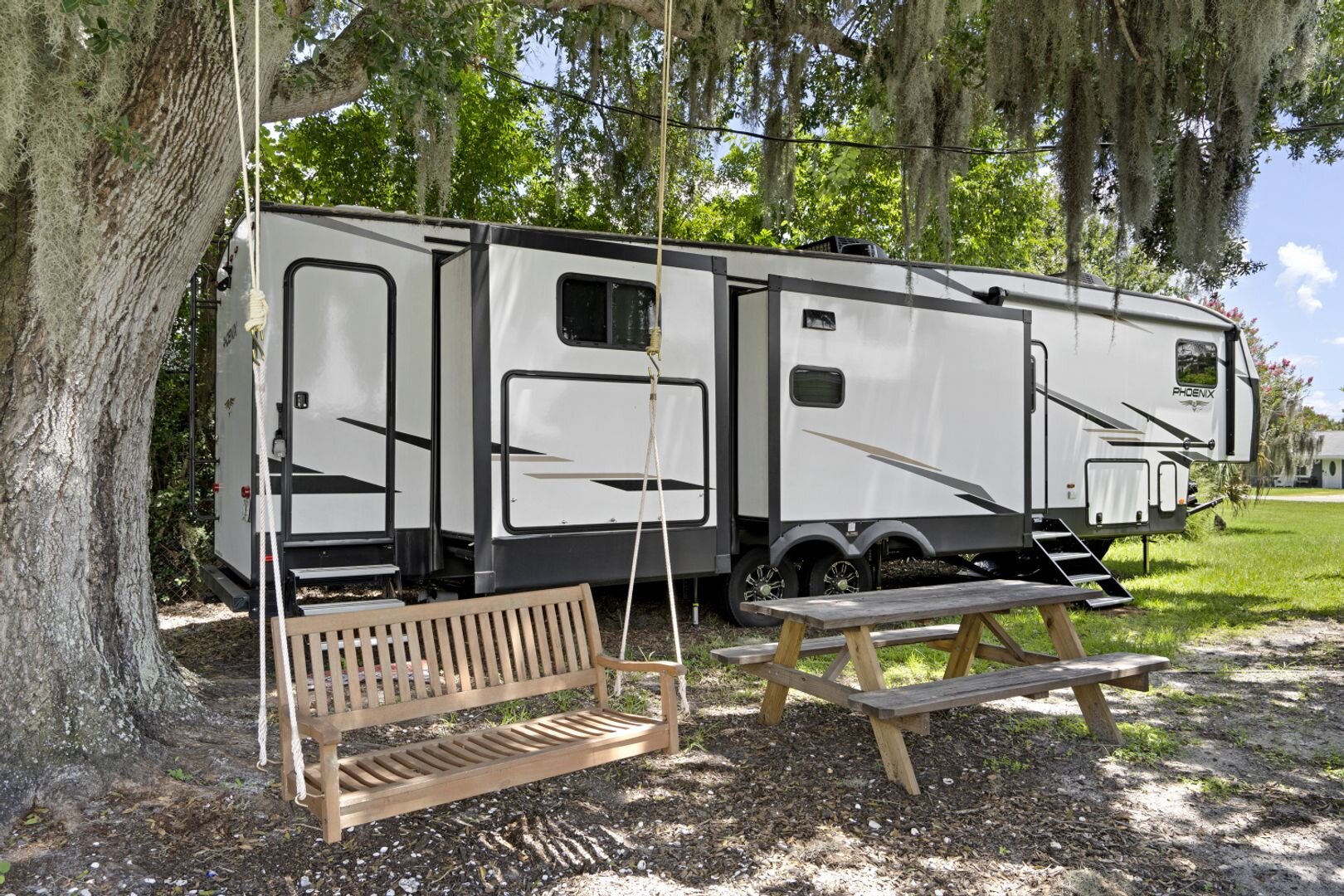 305 Linden Dr - 5th Wheel Ellenton, FL 34222