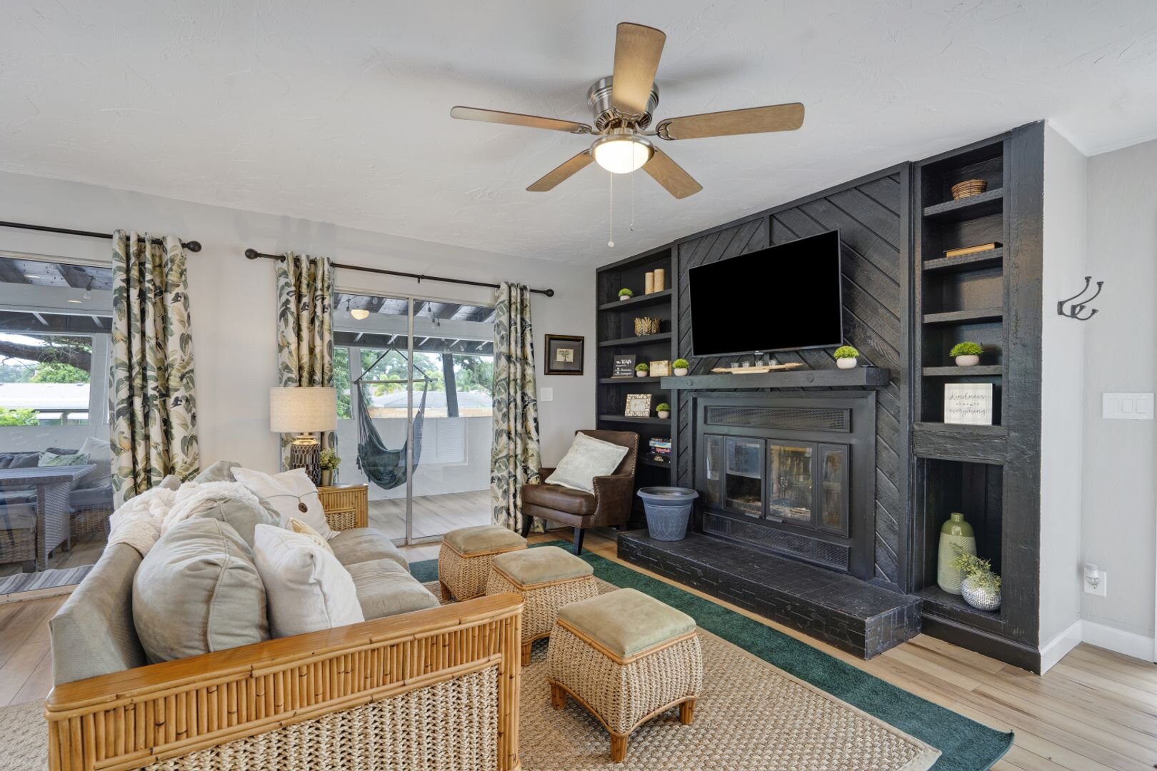 4705 Hollingsworth Ave - Upper Unit A 3 bed 2 bath Sarasota, FL 34233