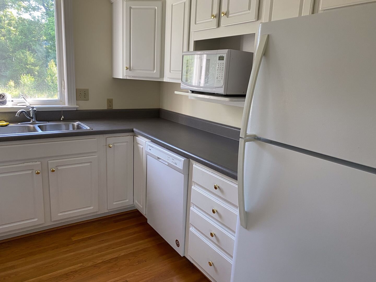 Spacious 2BR 2 Ba single level apartment