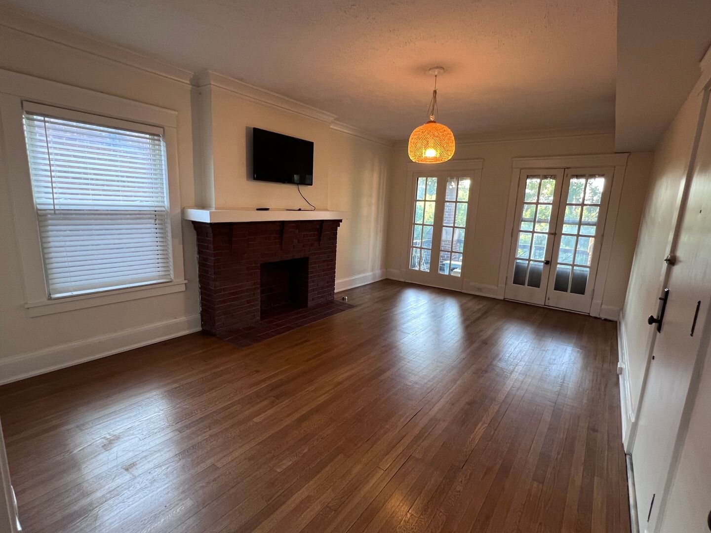 2476 Derbyshire Rd, Unit 6 Cleveland Heights, OH 44133