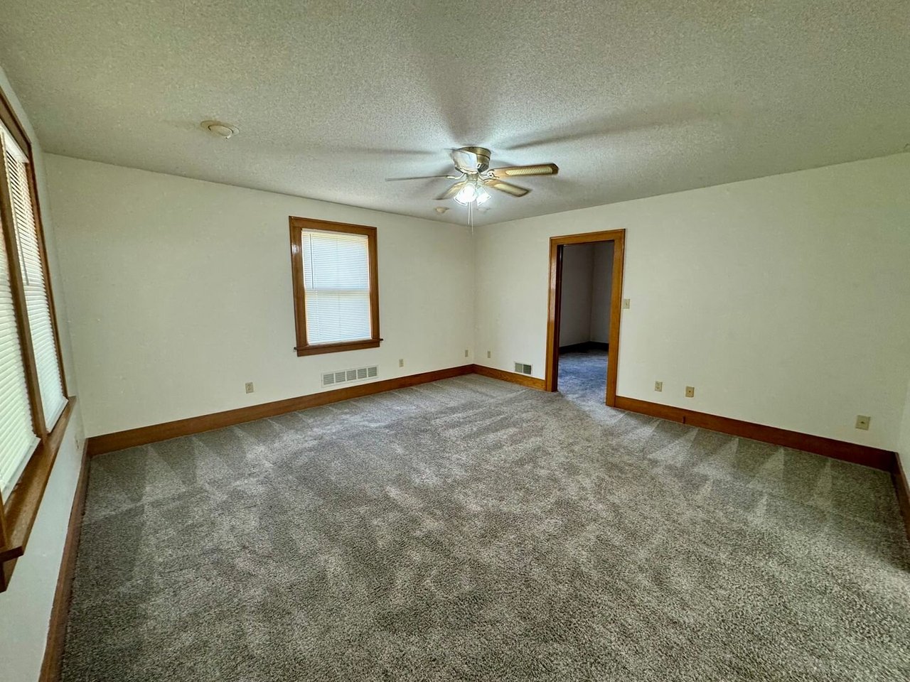 1430 S 33rd St Lincoln, NE 68506
