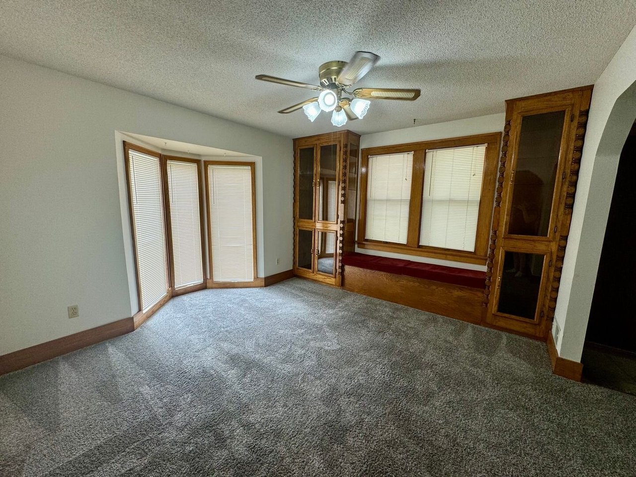 1430 S 33rd St Lincoln, NE 68506
