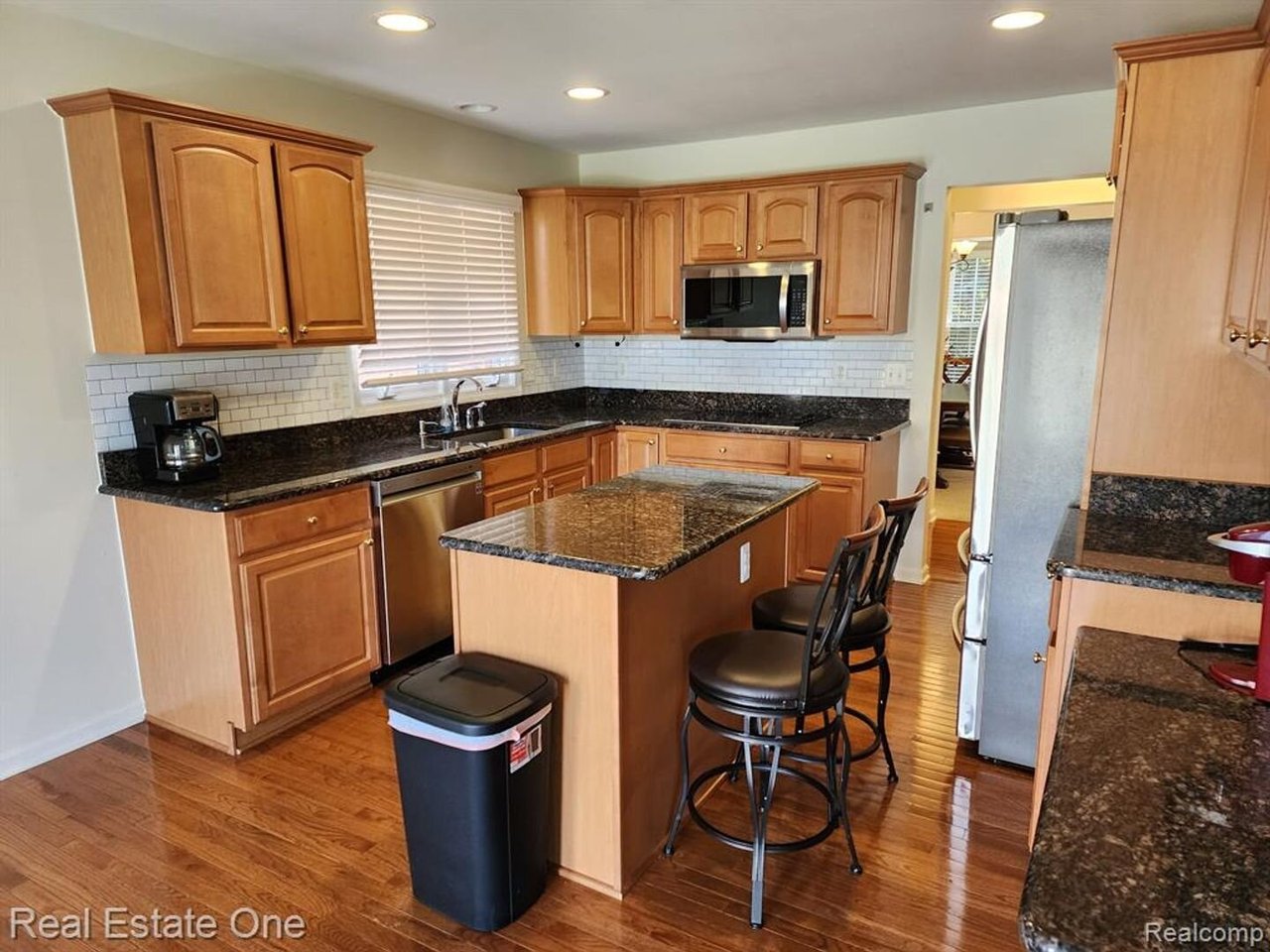 41568 Thoreau Ridge Novi, MI 48377