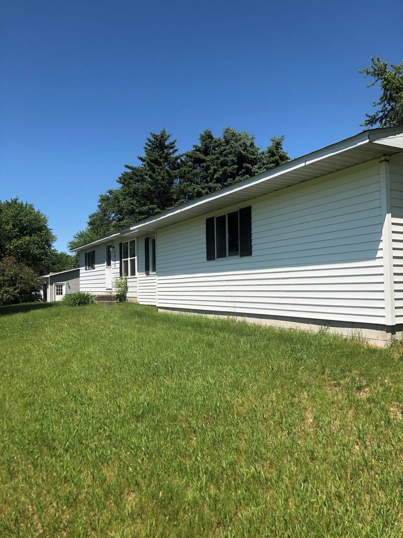 2824 Country Lane Traverse City, MI 49685