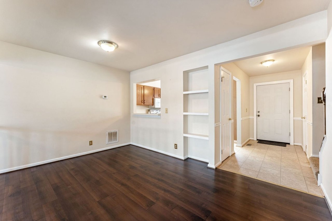 726 Pine Tree Ct. Warrenton, VA 20186