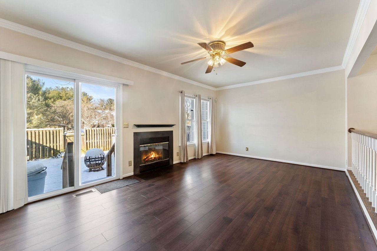 726 Pine Tree Ct. Warrenton, VA 20186