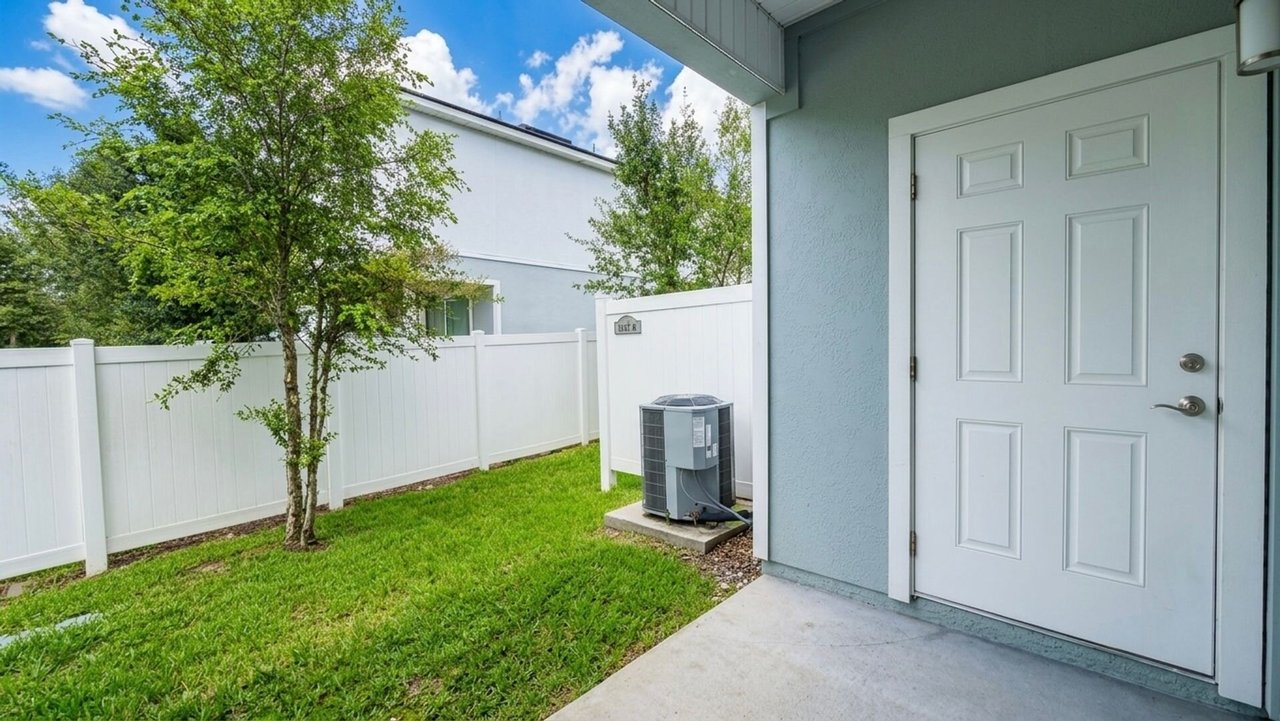 8245 Watercourse Way Jacksonville, FL 32211