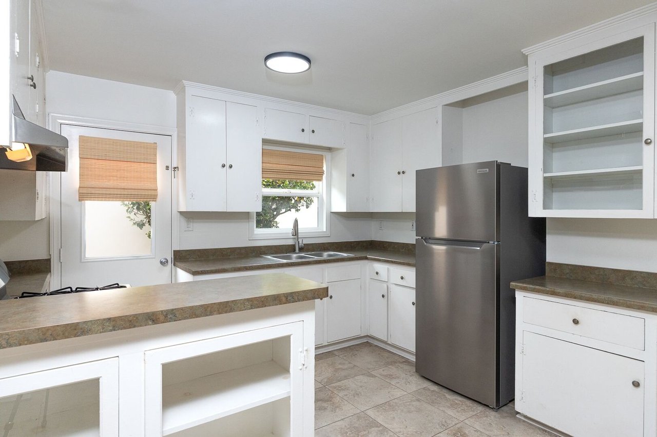 136 Oxnard Ave Oxnard, CA 93035