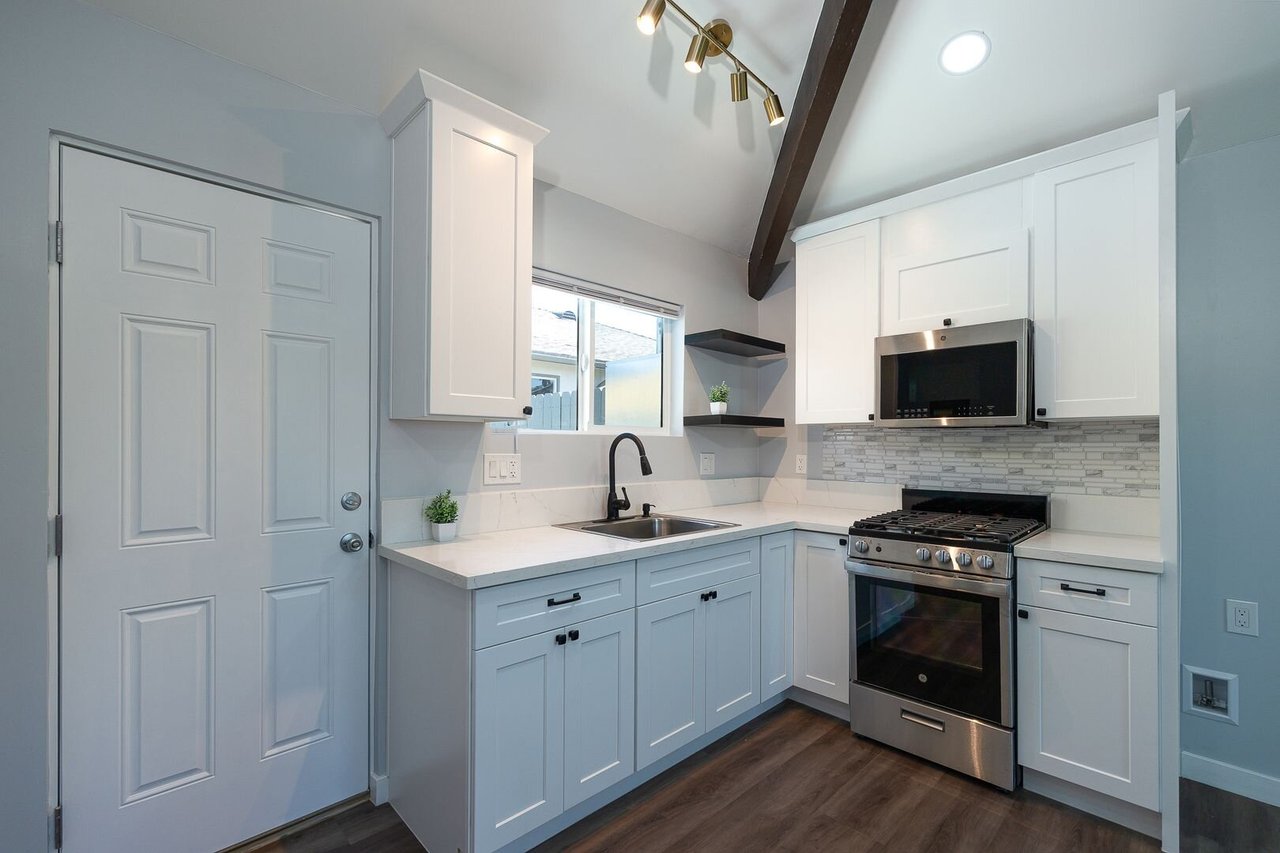 506 E Hemlock St Oxnard, CA 93033