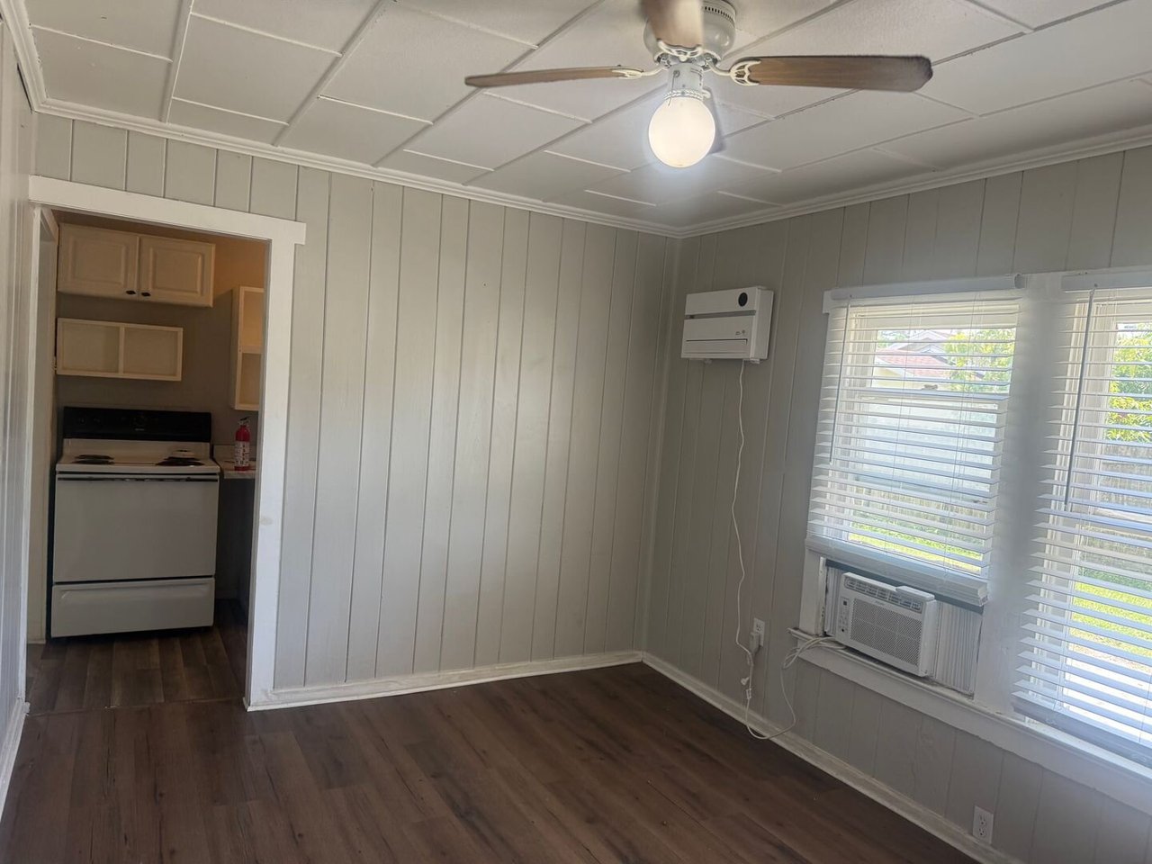 2745 9th St E Unit A Bradenton, FL 34208