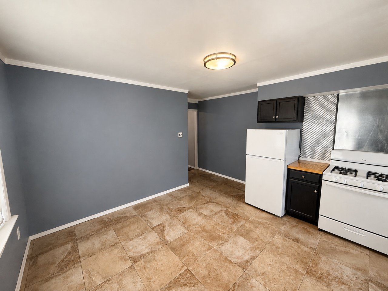561 Northampton St Kingston, PA 18704