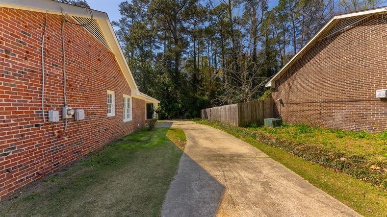 4924 Roxbury Dr