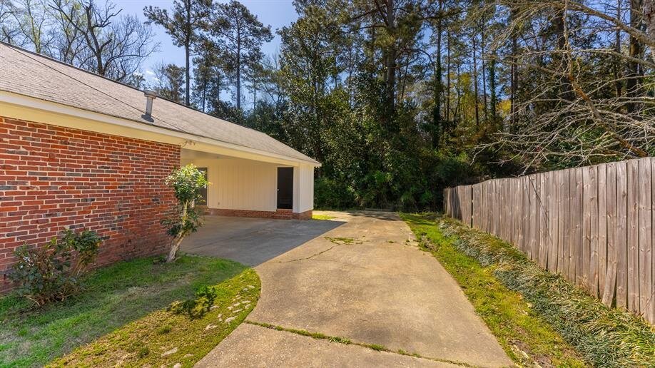 4924 Roxbury Dr