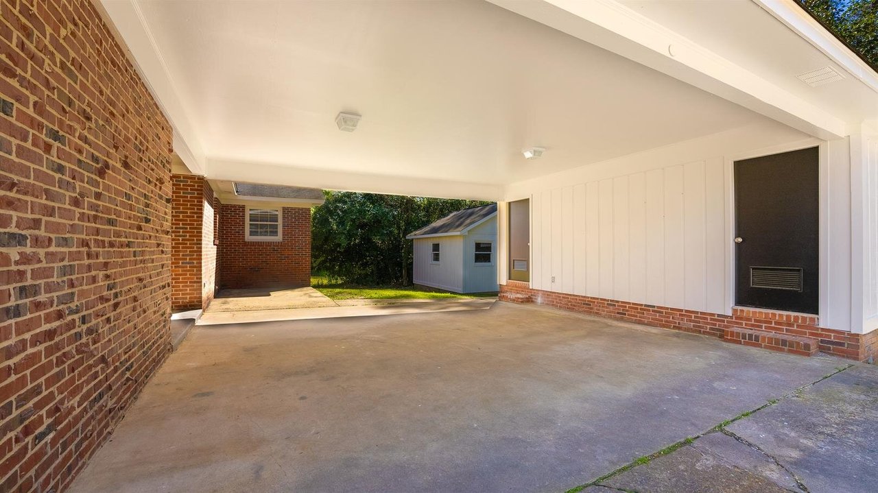 4924 Roxbury Dr