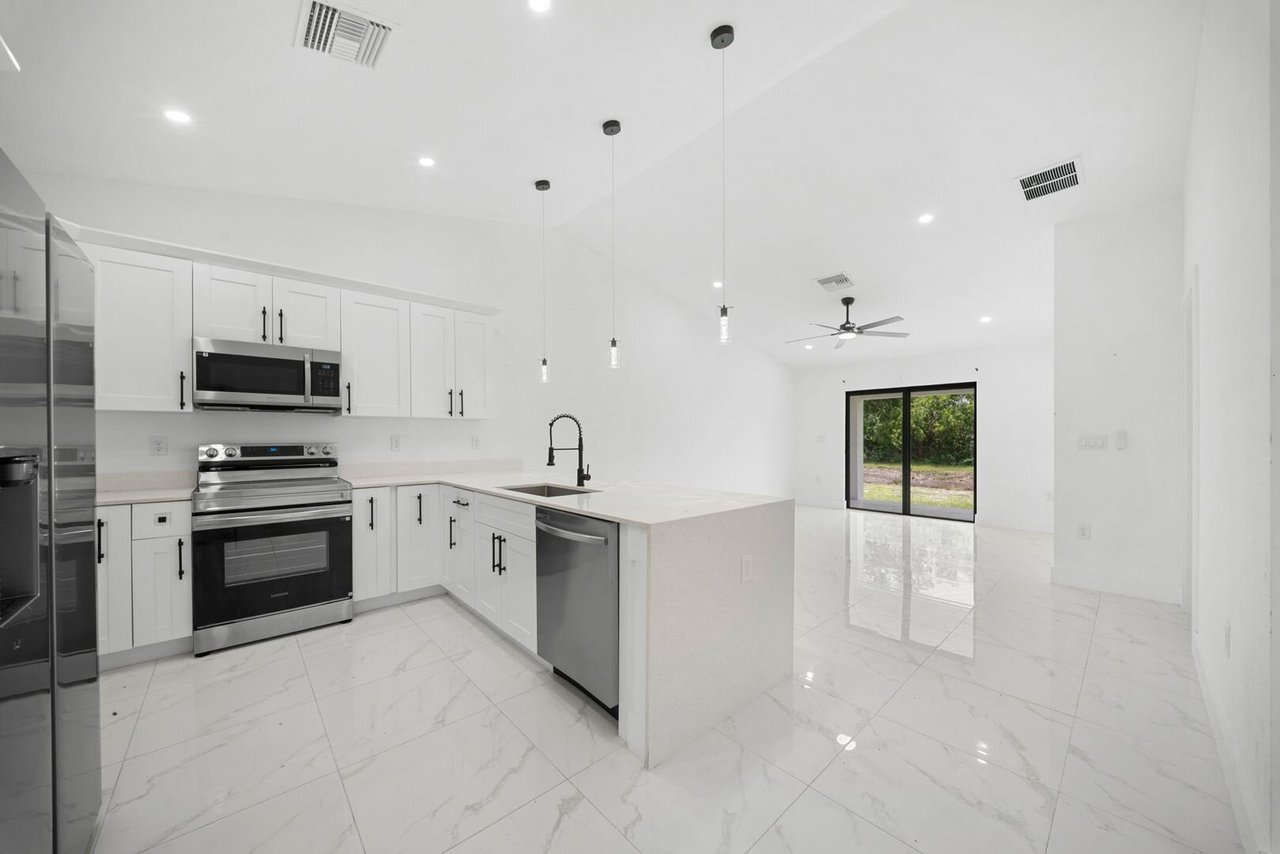 668 CHEMSTRAND ST E Lehigh Acres, FL 33974