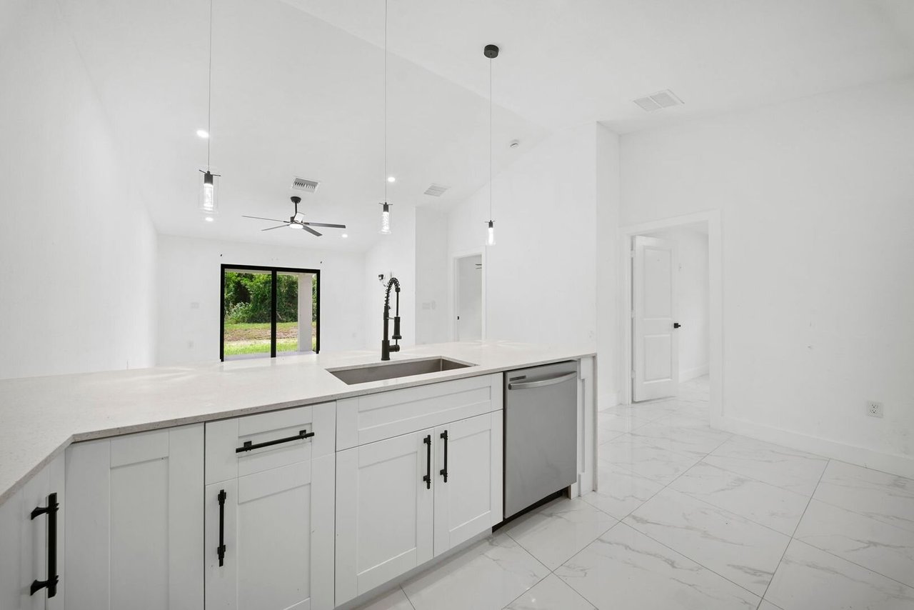 668 CHEMSTRAND ST E Lehigh Acres, FL 33974