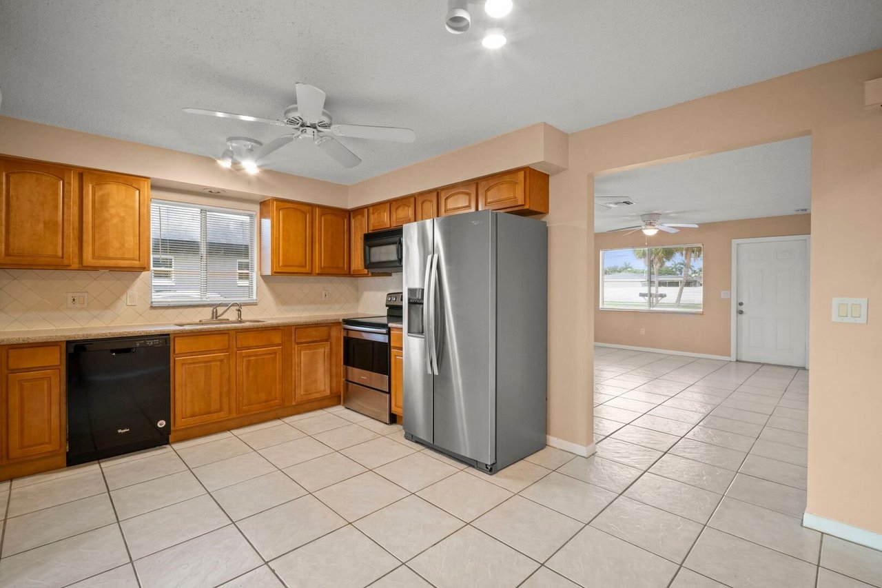 4406 Santa Barbara Blvd - Unit B Cape Coral, FL 33914