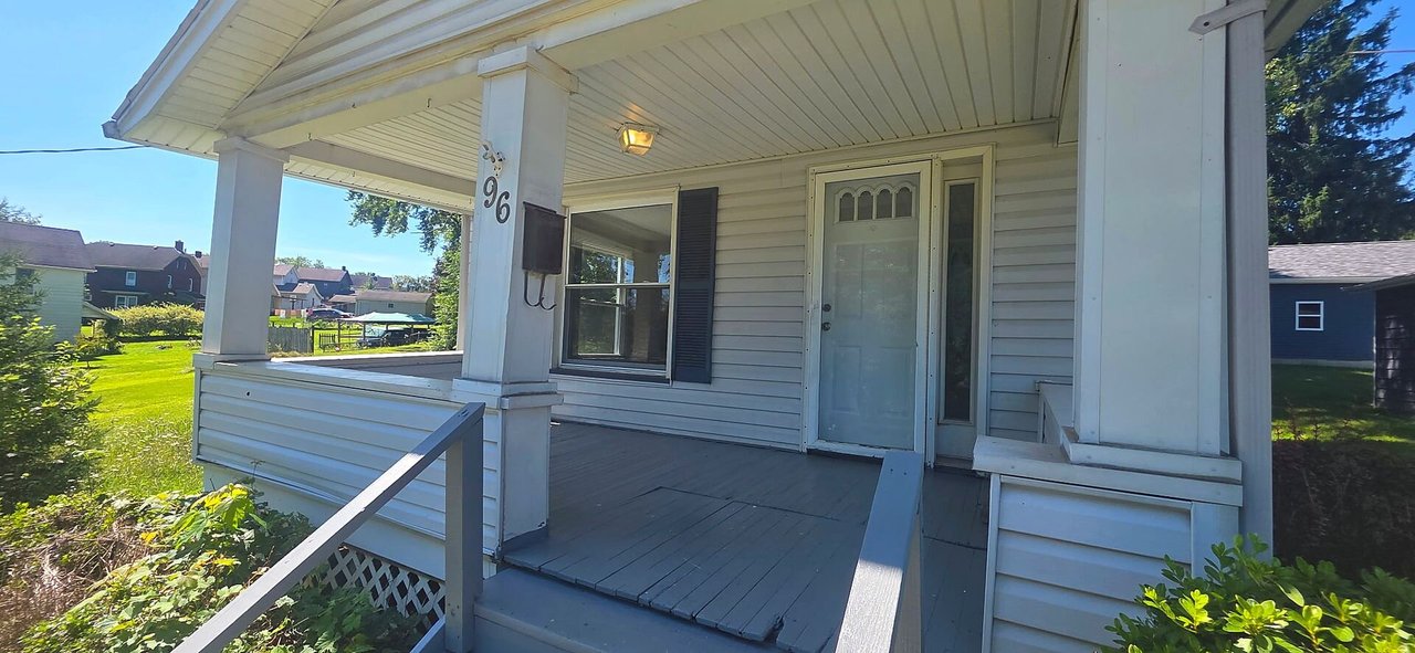 96 Parkway St Struthers, OH 44471
