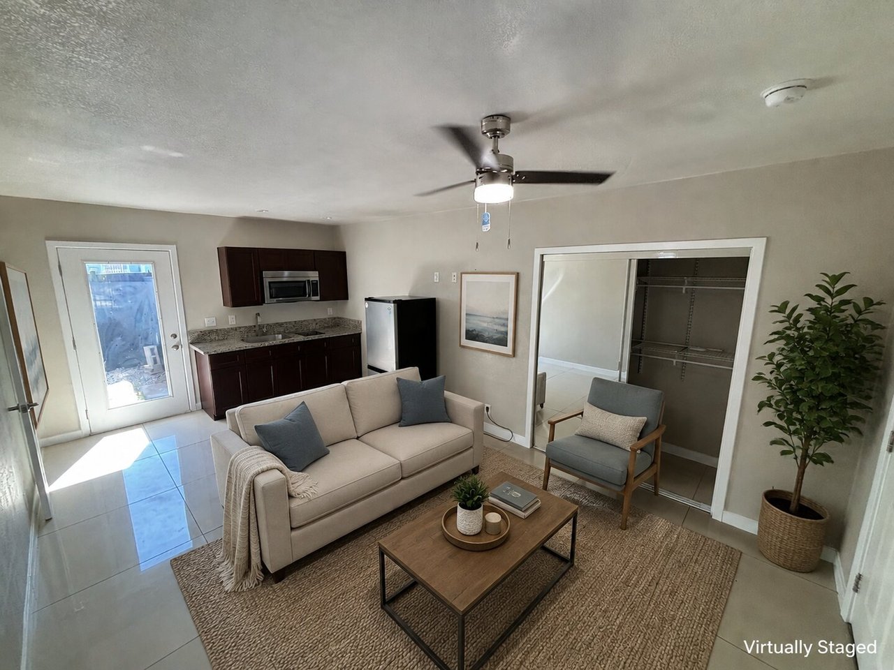 1401 E Carson Ave Unit 2 Las Vegas, NV 89101