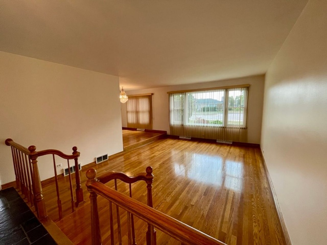 7150 N Crawford Avenue Lincolnwood, IL 60712