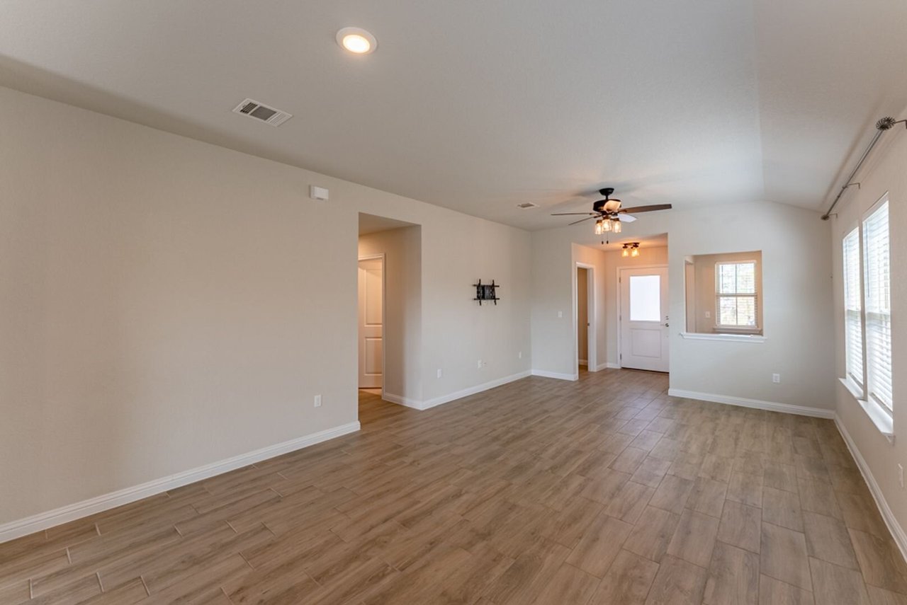 8209 McKamy Dr Austin, TX 78744