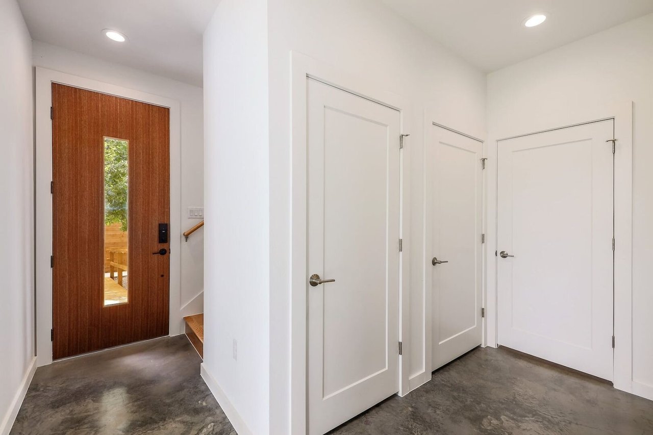2104 Columbia Cove Unit B Austin, TX 78723