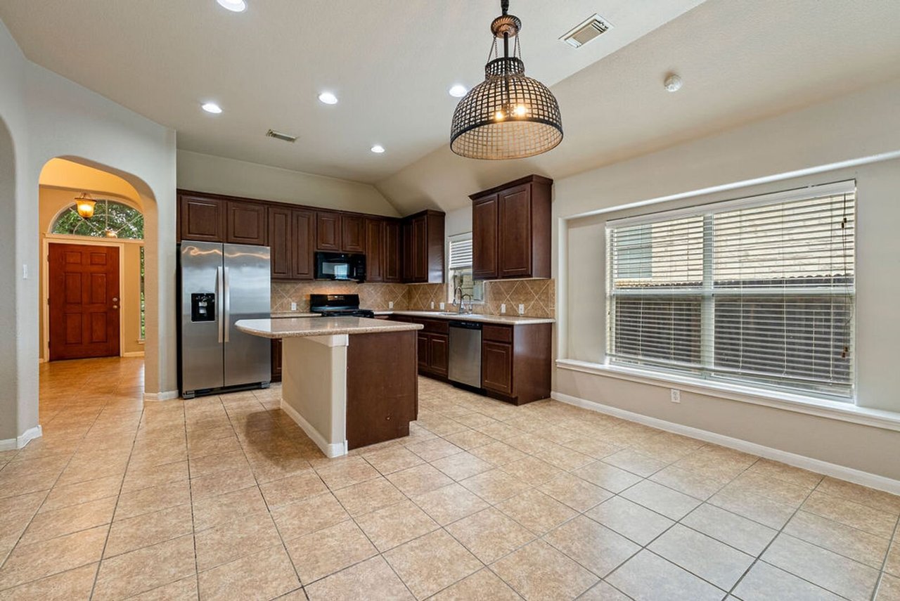 2217 Westfalian Trl Austin, TX 78732