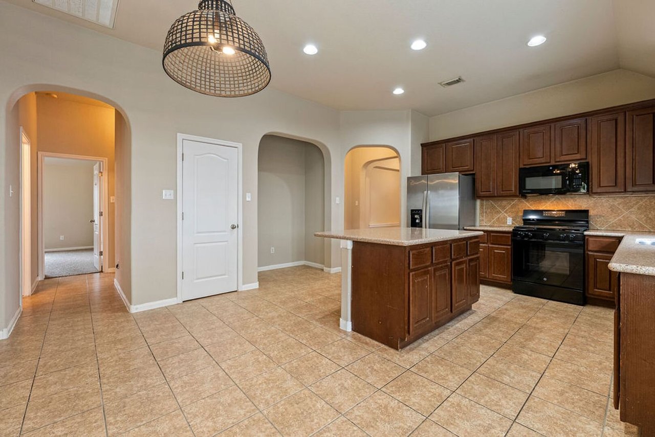 2217 Westfalian Trl Austin, TX 78732