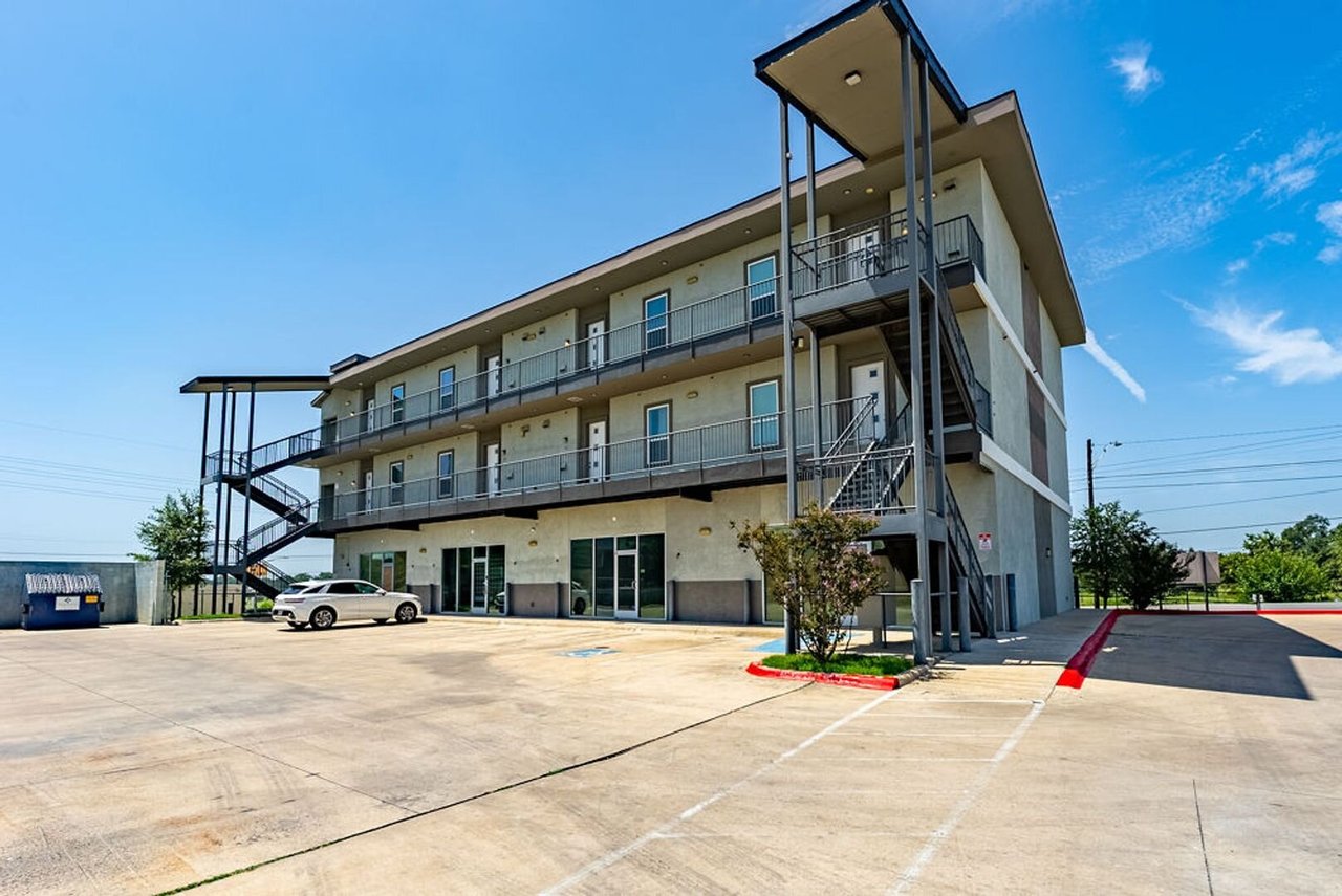 4507 E Martin Luther King Jr Blvd #131 Austin, TX 78721