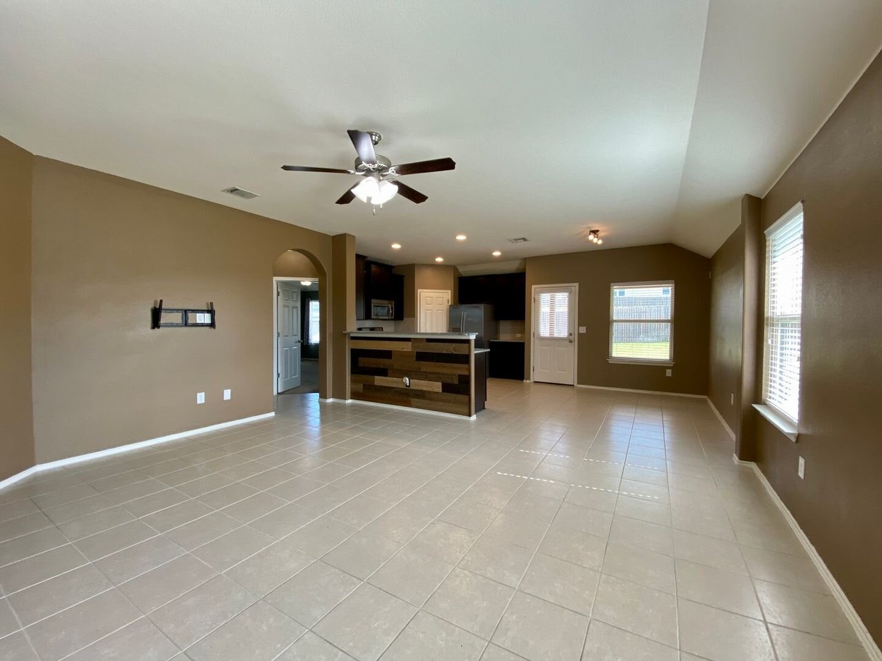466 Eagle Brook Ln Buda, TX 78610