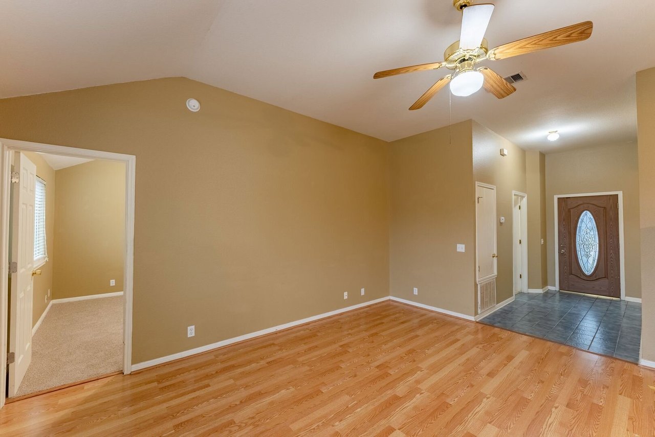 109 Granite Shoals Dr Kyle, TX 78640