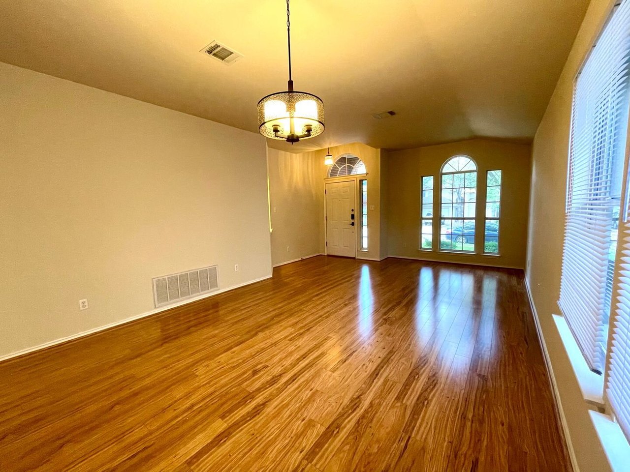4213 Walling Forge Dr Austin, TX 78727-2640