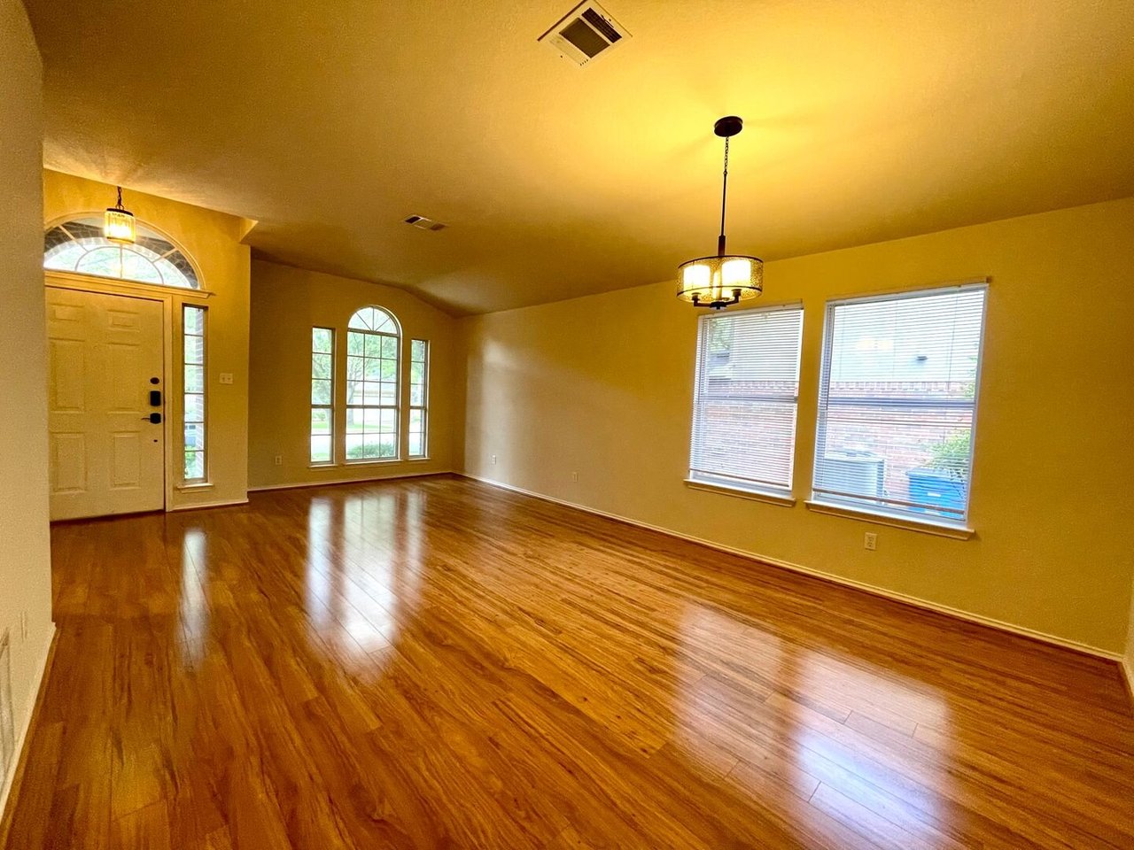 4213 Walling Forge Dr Austin, TX 78727-2640