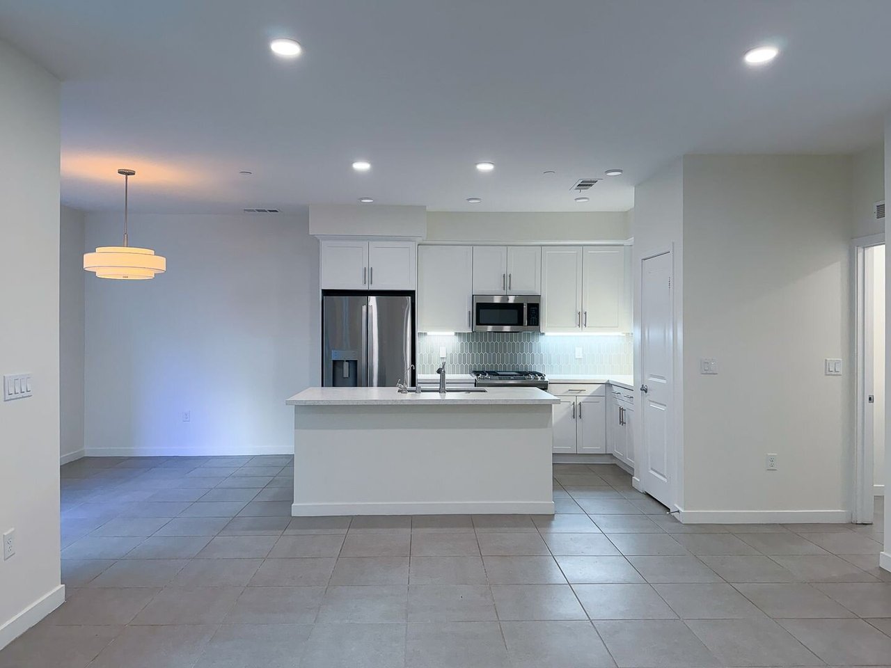 1568 E Thompson Blvd Ventura, CA 93001