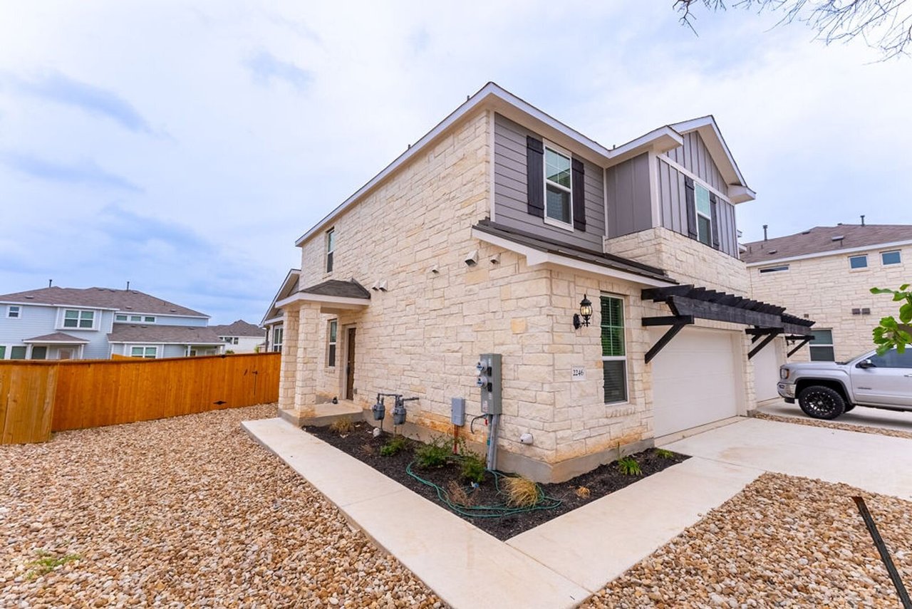 2246 Rocoso Trl Leander, TX 78641