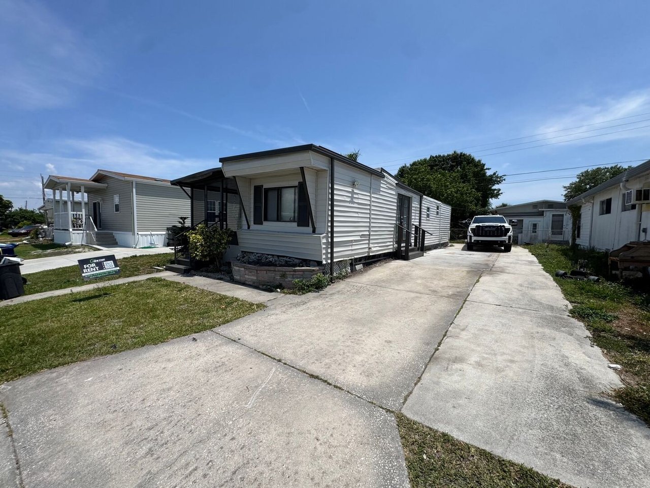 512 51st Ave Dr W Bradenton, FL 34207