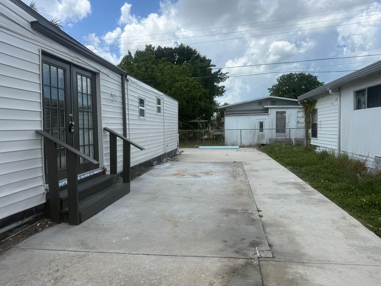 512 51st Ave Dr W Bradenton, FL 34207