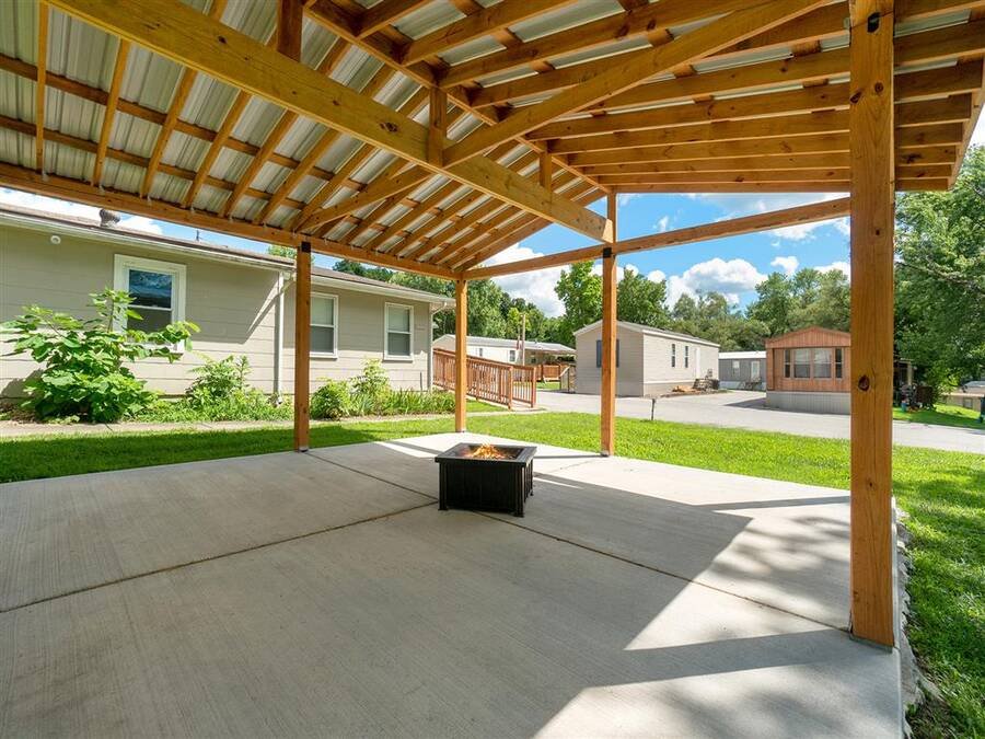 4733 NW. Green Hills Ct.