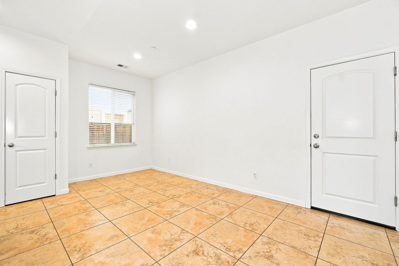 1904 Ellesmere Loop Roseville, CA 95747