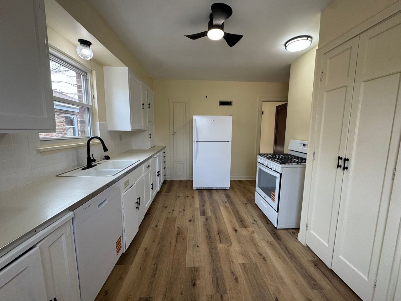 234 E Pleasant Street Davenport, IA 52803